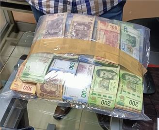 Detienen a dos sujetos que transportaban cerca de un millón de pesos en la carretera Querétaro-Irapuato