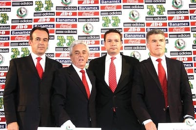 “Espaldarazo” directivo para timonel tricolor