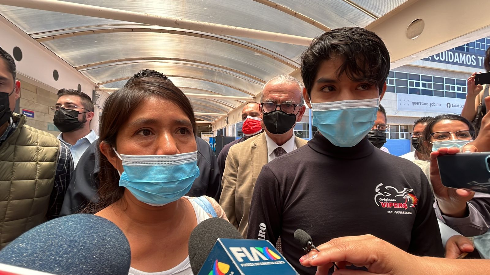 Dan de alta a Juan, el niño indígena quemado en una secundaria de Querétaro