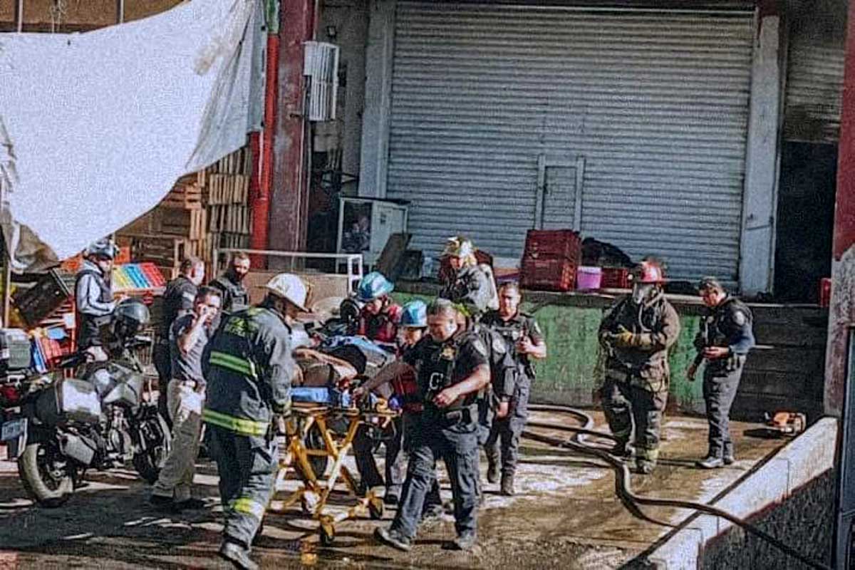 Pierde la vida una persona por fuego en bodega