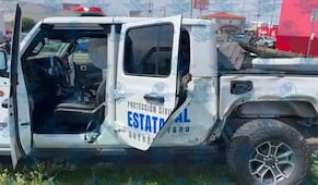 Dos motociclistas resultan lesionados tras choque con unidad de Protección Civil Estatal