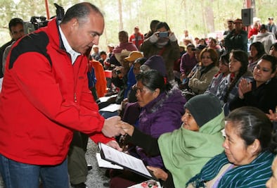Entregan 271 paneles solares