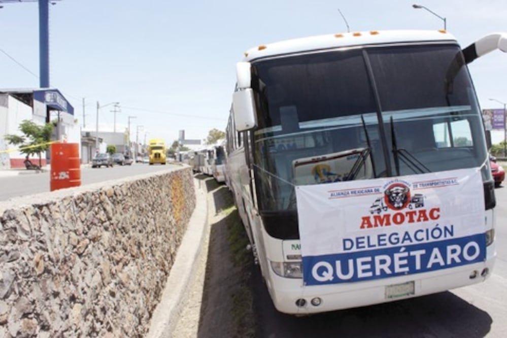 Camioneros retiran bloqueo de la 57