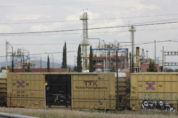 Se reúne gobernador con industriales de SJR