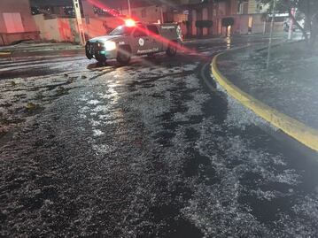 Diluvio sorprende a Querétaro; capital padece vientos fuertes, lluvia y granizo