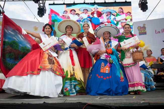 Celebran en grande fundación de SJR