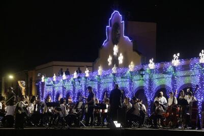 Encienden el árbol de Navidad en Corregidora