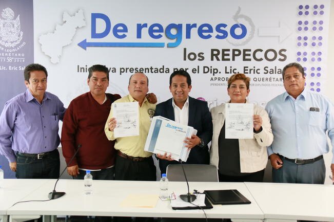 El legislador Eric Salas envió un primer paquete con mil 235 firmas al Congreso federal, en apoyo a la iniciativa para reforma la Ley del ISR. (ESPECIAL)