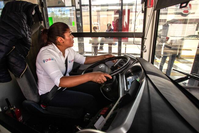 Ya son siete mujeres conduciendo el transporte público de Querétaro