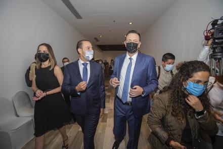 Con pequeño evento, celebran a Mauricio Kuri