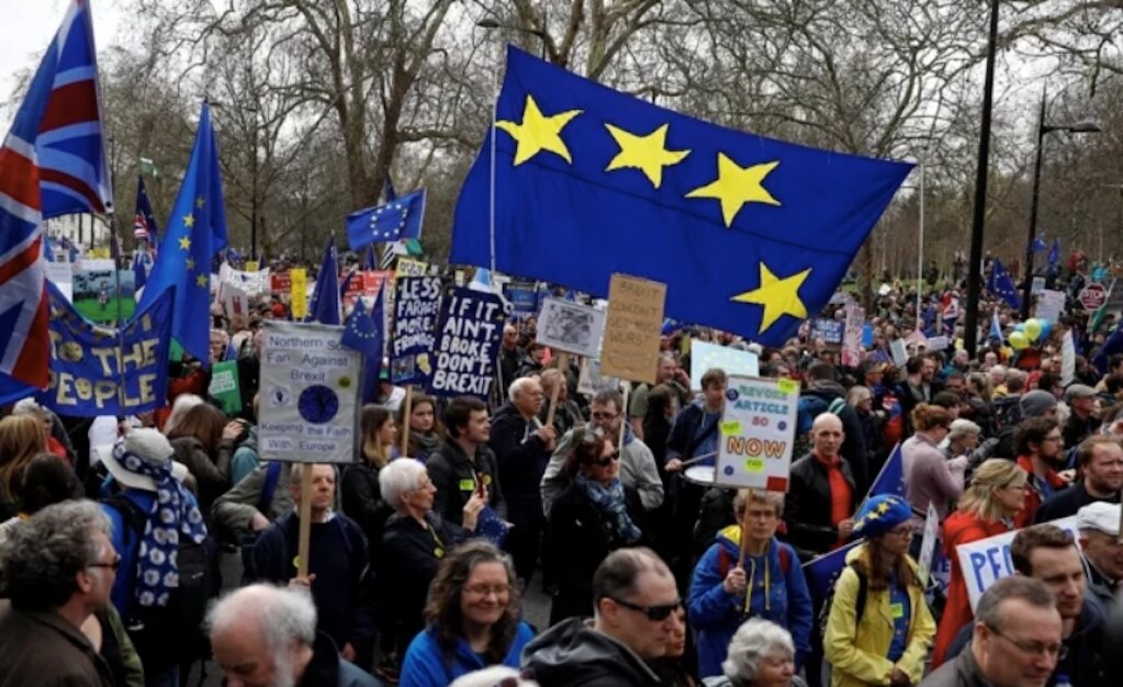 Manifestantes toman Londres para exigir el "no brexit"