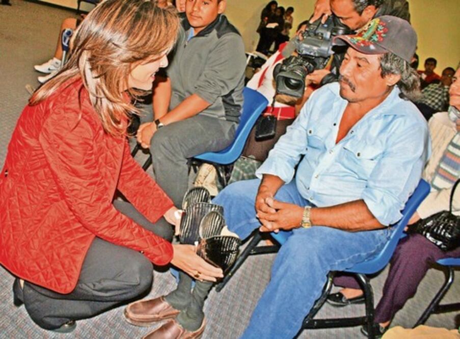 Entrega DIF prótesis a 38 discapacitados