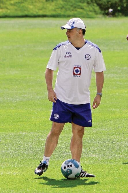  Ángel Reyna no entra en planes de C. Azul