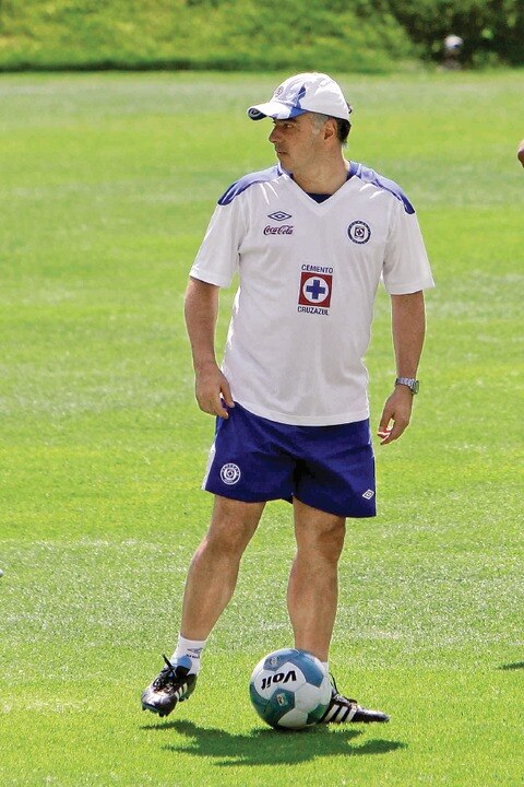 Ángel Reyna no entra en planes de C. Azul