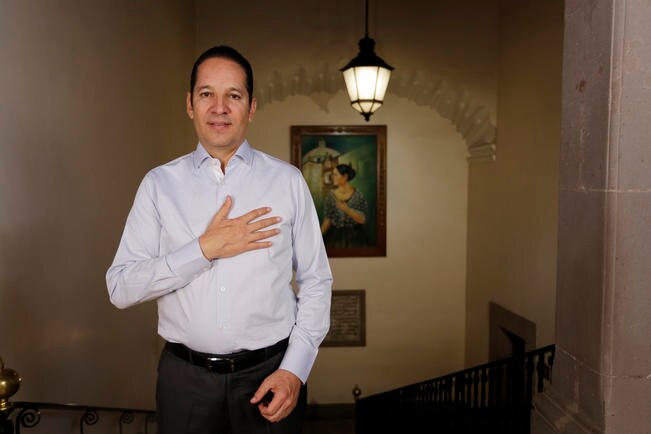 Gobernador de Querétaro pide a mamás "poner orden" el 10 de mayo
