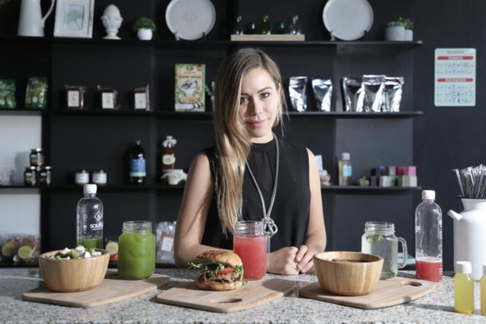 Con este concepto de juice bar, María Laura Suárez propone uno que cambia la perspectiva de la comida saludable en Querétaro (FOTOS: GONZALO IBÁÑEZ. EL UNIVERSAL)