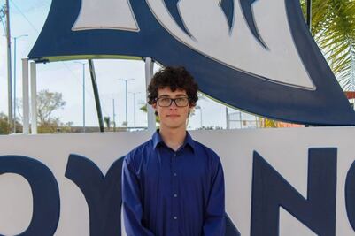 Mateo David Dwyer, estudiante de la UAQ, destaca en concurso internacional de programación