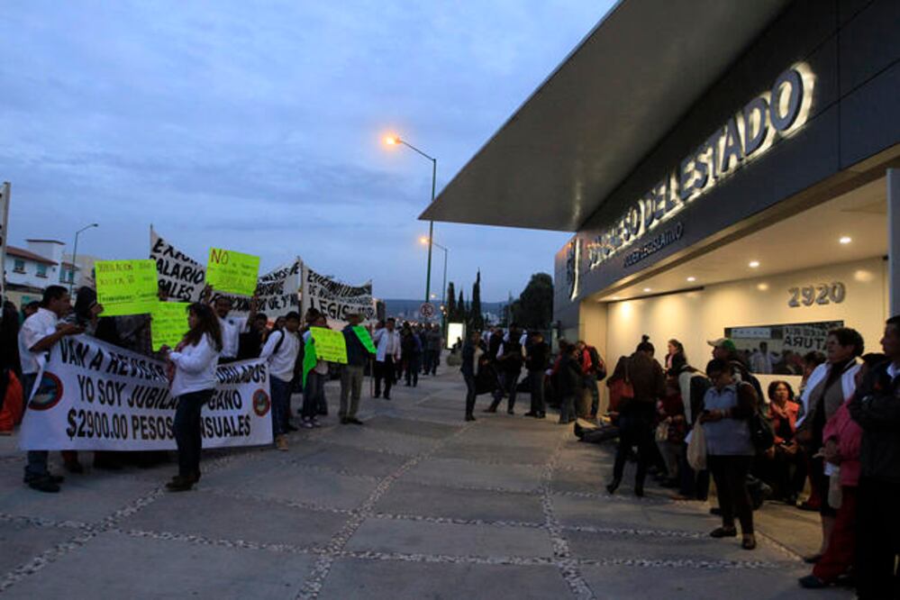La Suprema Corte de Justicia de la Nación declaró como inconstitucional el requisito de que un trabajador al servicio del Estado debe haber trabajado durante 30 años en un mismo ente público para darle su jubilación o pensión. (ARCHIVO EL UNIVERSAL)