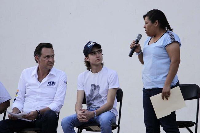 Kuri visitó a los habitantes de los municipios de Amealco de Bonfil y Tolimán. / Foto:Especial