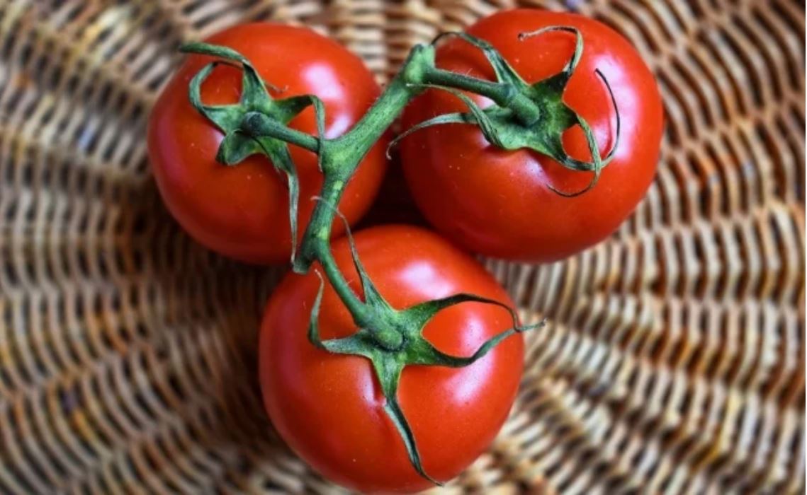 Los jitomates contienen licopeno, una sustancia que funciona como antiinflamatorio / Foto: Pixabay