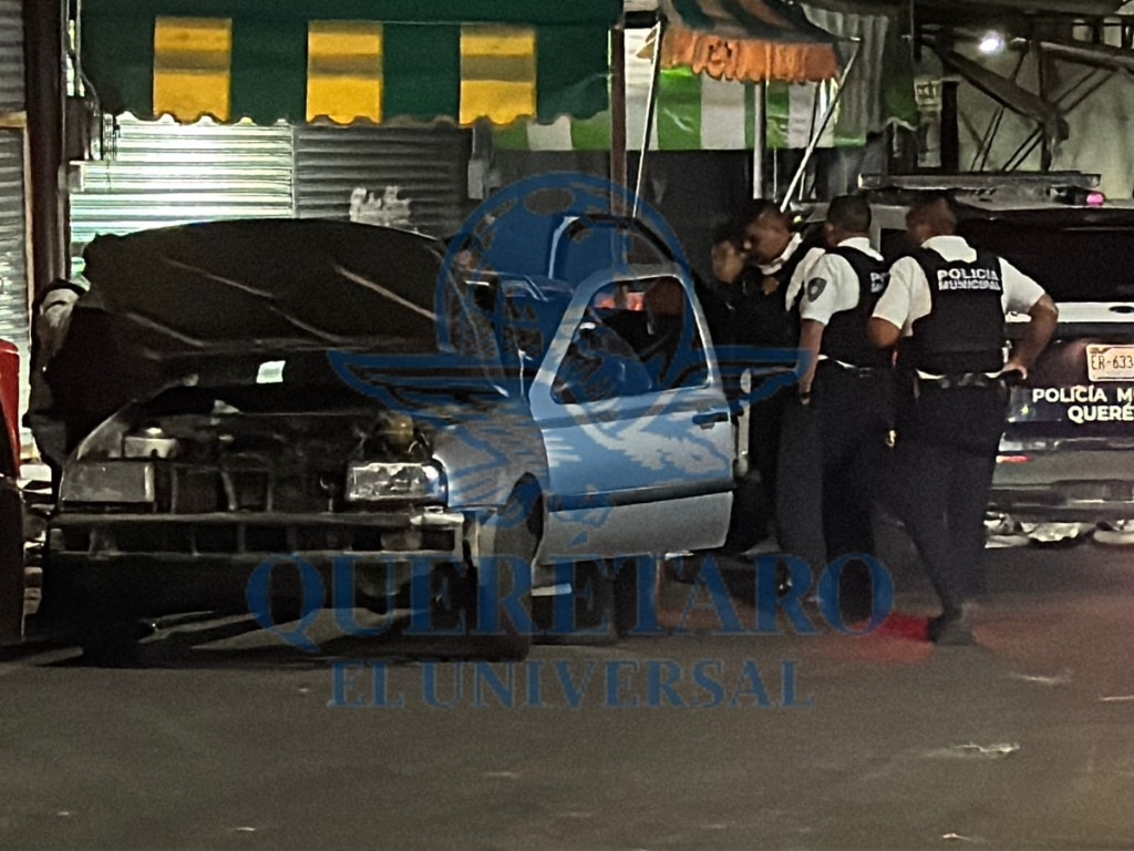 Detienen a una mujer tras una persecución por el robo de un vehículo; dos cómplices escaparon en el Mercado de Abastos de Querétaro