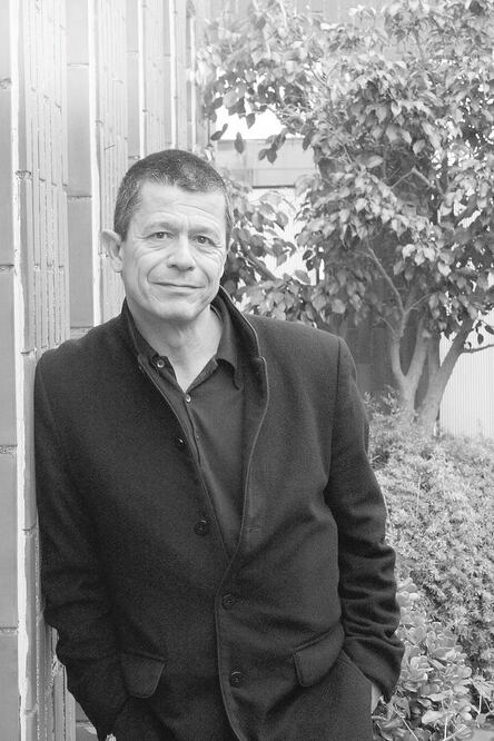 Escritor, periodista, guionista y cineasta, Emmanuel Carrère nació en París en 1957 (FOTO © MARÍA TERESA SLANZI/ CORTESÍA FIL DE GUADALAJARA)