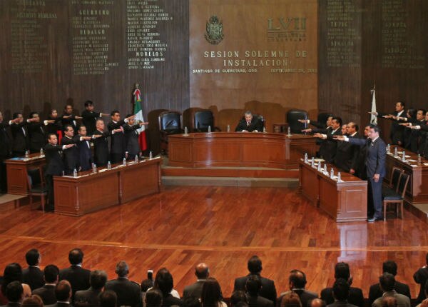 Toman protesta nuevos diputados