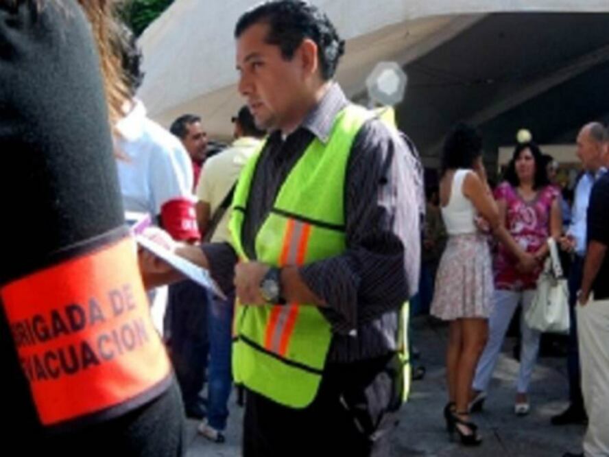 Simulacros de bombas en el IMSS