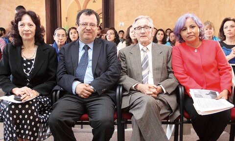 Reconocen labor de docente de la UAQ