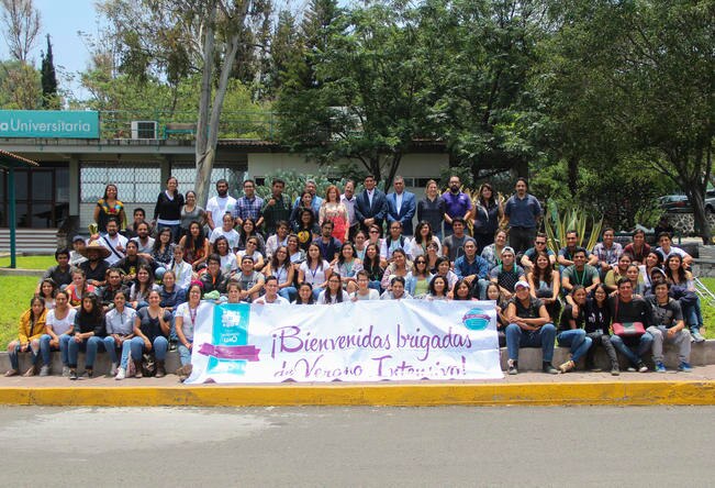 Reciben a jóvenes de las brigadas UAQ