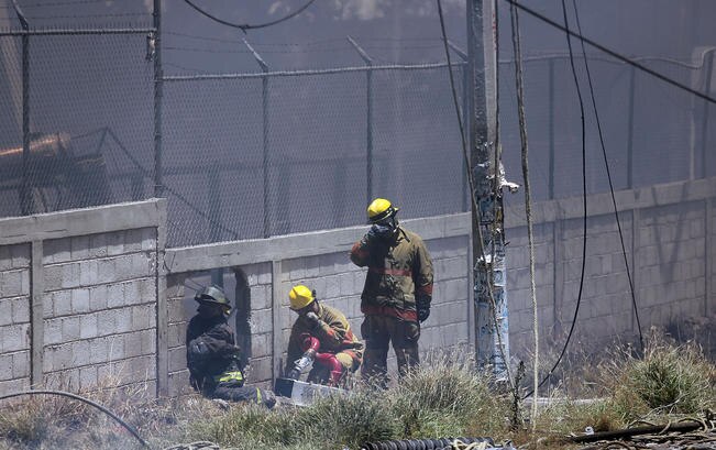 Incendio pega a tres parques industriales