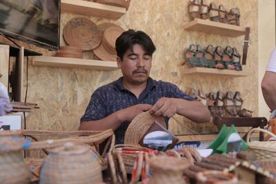 Realizan la primera feria artesanal de San Juan