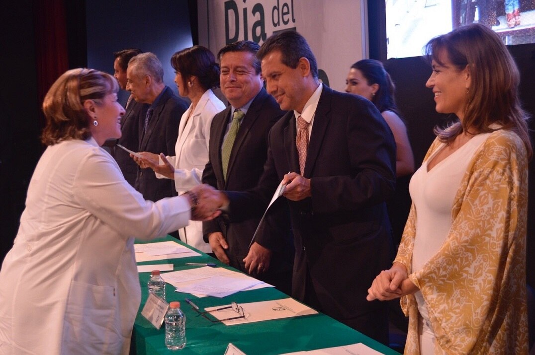 Homenajean a médicos del Seguro Social