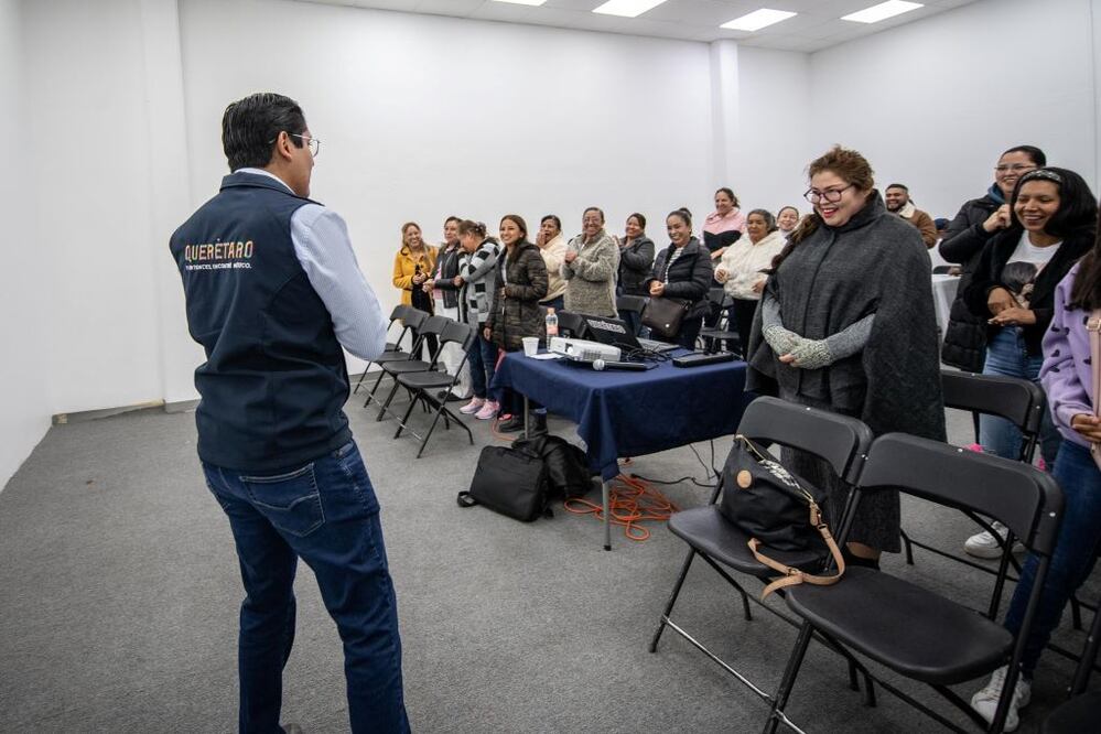 El Marqués capacita a comerciantes locales. Foto: Especial