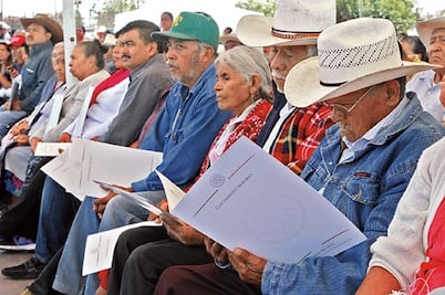 Entregan escrituras en Tequisquiapan