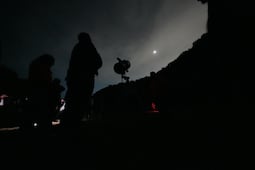 Observa Felifer Macías el Eclipse Lunar 2026 en el Parque Joya La Barreta