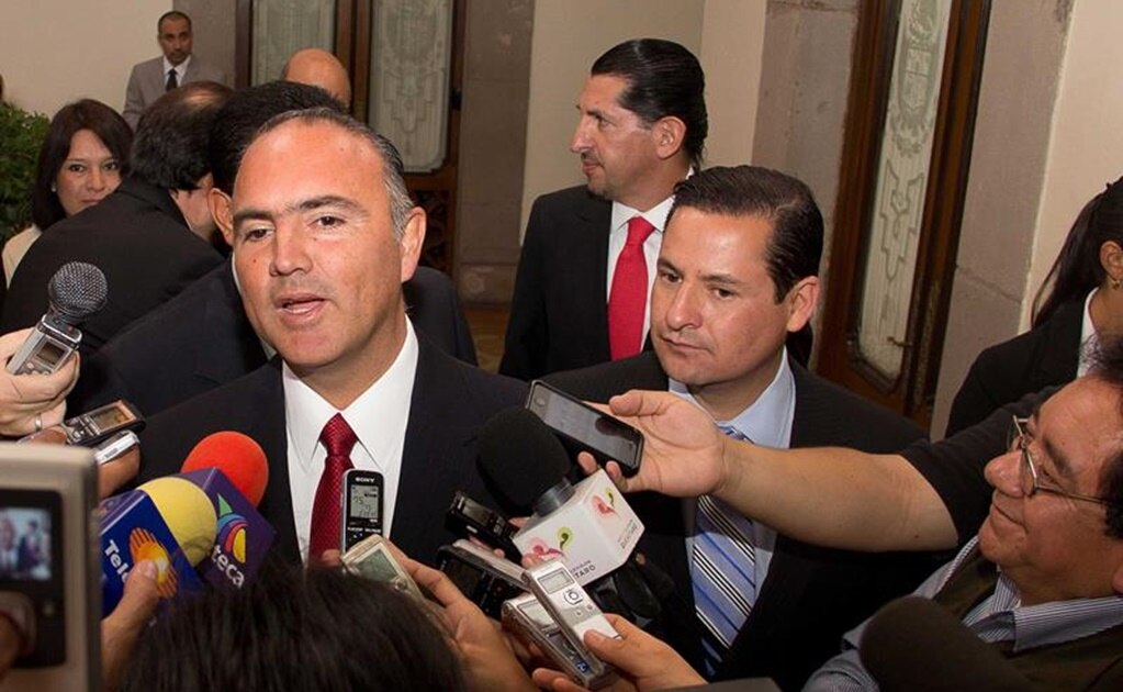 Se informó que Magaña rindió diversas manifestaciones de bienes, las cuales no concuerdan con su patrimonio, pues adquirió varios inmuebles y aumentaron los montos de sus cuentas bancarias. Aquí, con el ex gobernador Calzada (ARCHIVO EL UNIVERSAL)