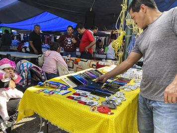 Buscando ofertas. De lujo, el tianguis en la Presidentes 