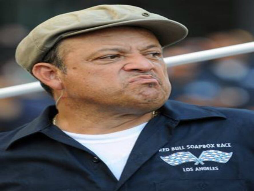 El comediante Paul Rodríguez apoya a Mitt Romney