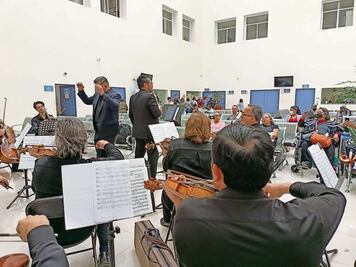 Camerata Santiago lleva música al Hospital General