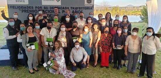 Dividen ceremonia de reconocimiento a personal de salud