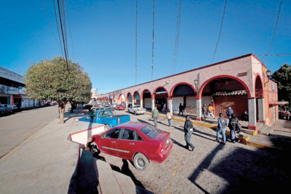 Remodelan la cabecera de Amealco