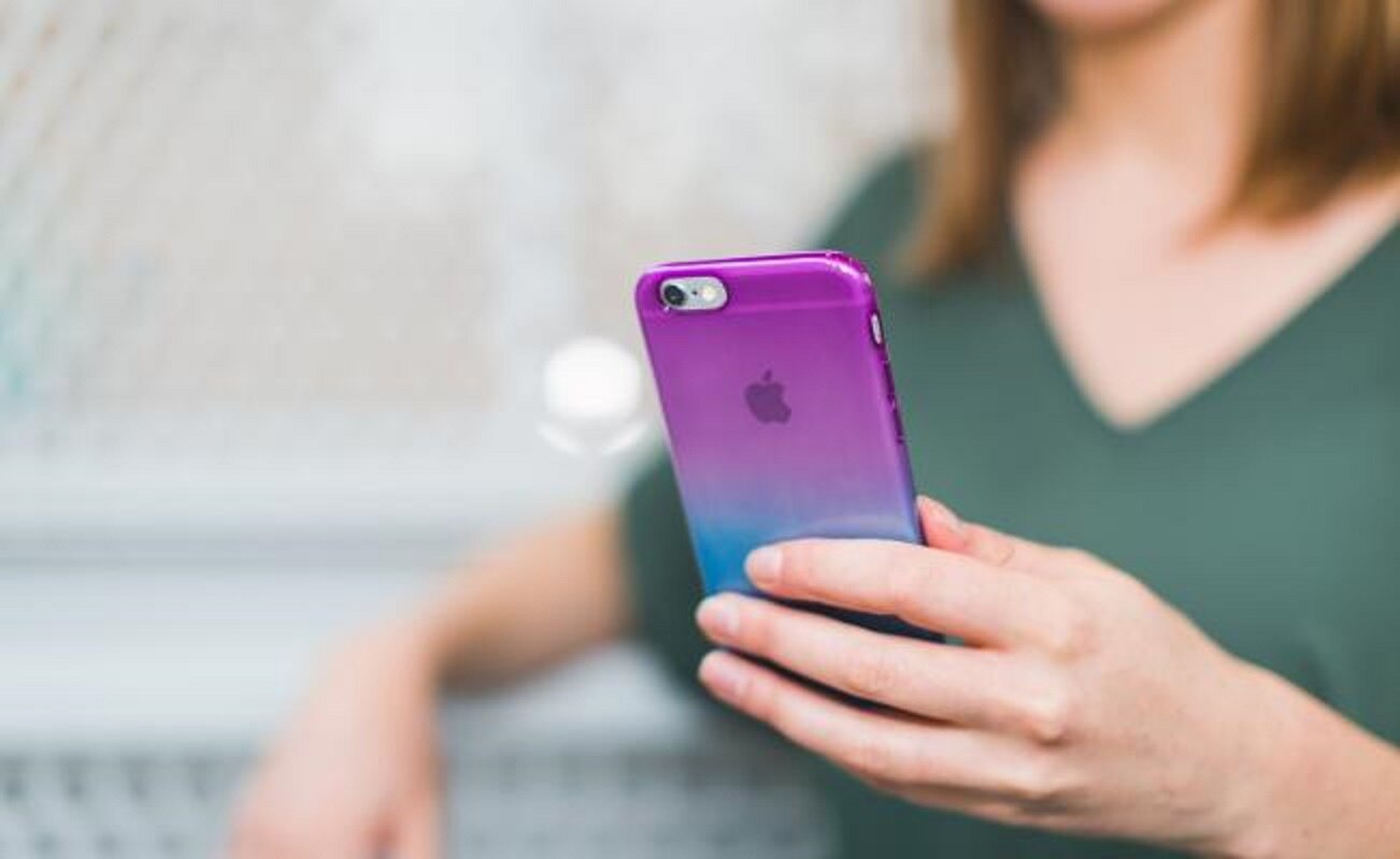Siri aprenderá a susurrarte al oído