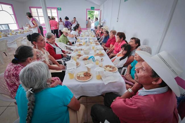 Contemplan panistas presentar amparos por comedores