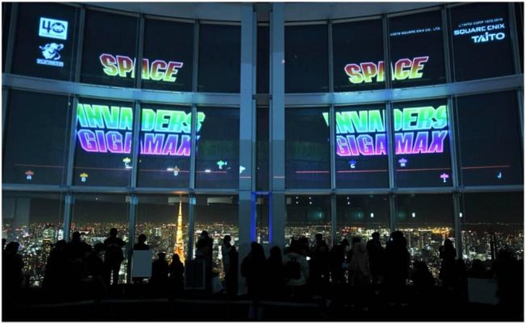 Algunos participantes, provistos con su mando, ametrallaron a los enemigos formados a base de grandes píxeles