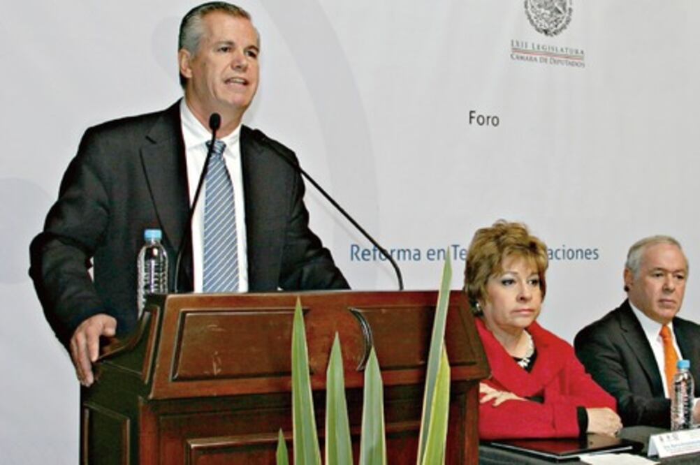 Casillas consultará con PAN petición de licencia