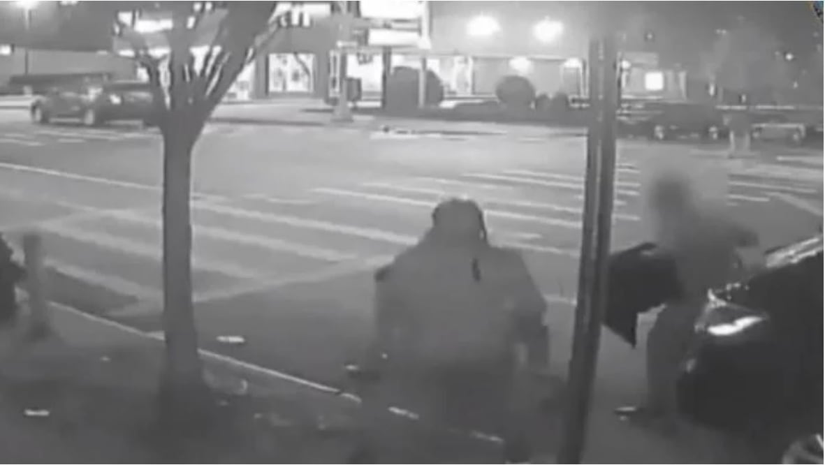 Grupo de asaltantes da brutal golpiza a dos hombres para robarles dinero