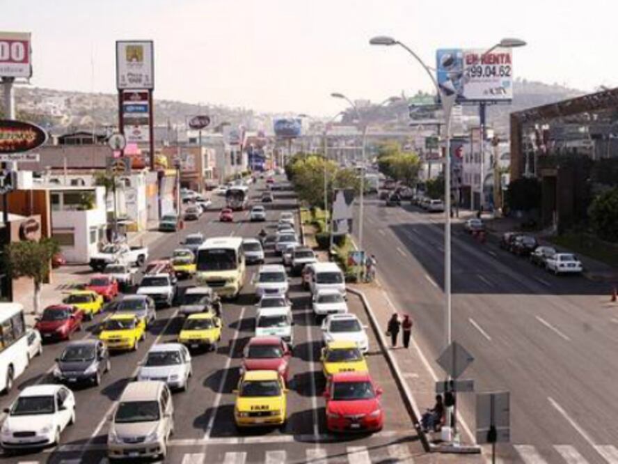 Entorpece constructora continuidad de avenida