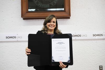 Silvia Amaya recibe constancia como rectora de la UAQ