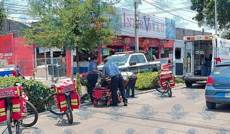 Motociclista atropella a mujeres y niños en avenida Pasteur Sur